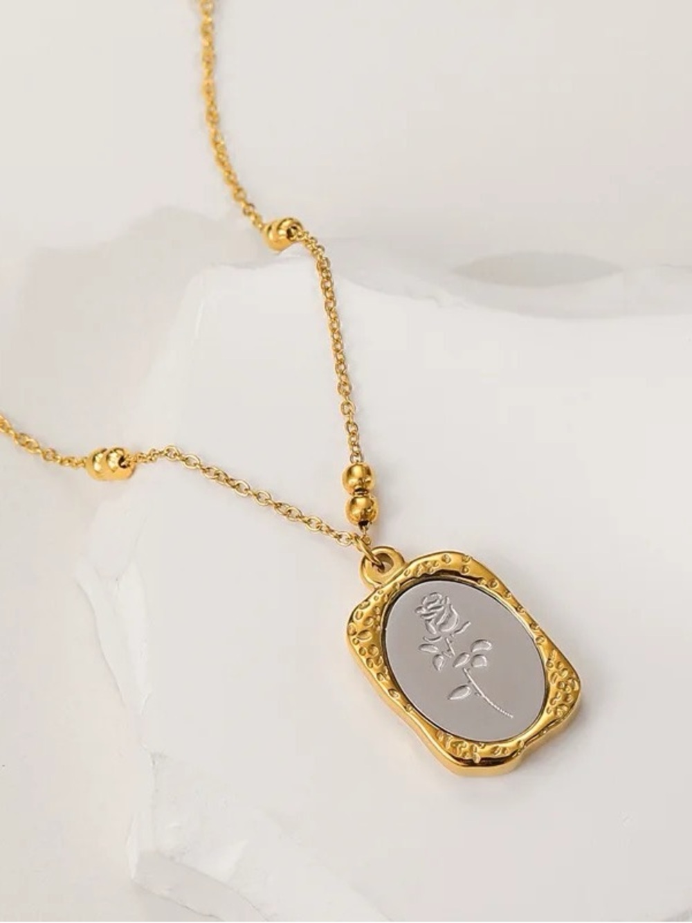 3/$40 Gold Rose 🌹 pendant necklace